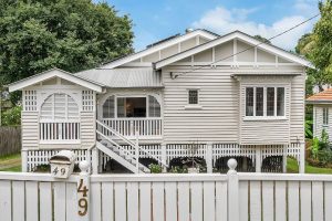 Queenslander painting Camp Hill Exterior